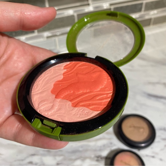 MAC Marine Life high light powder Mac Blush & skin finish Estee Lauder comb - Picture 3 of 15